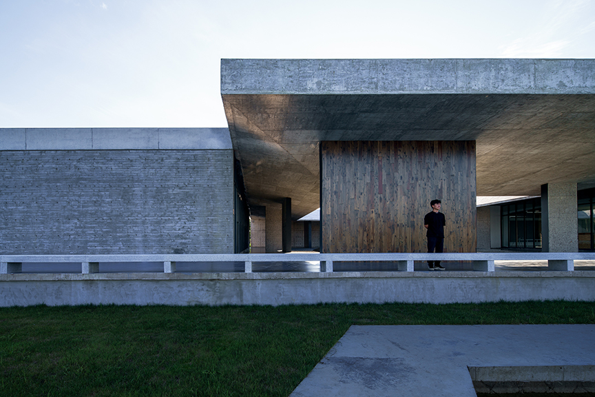 27.屋面的压低聚拢 The concrete eaves ?摄影:吴清山.jpg
