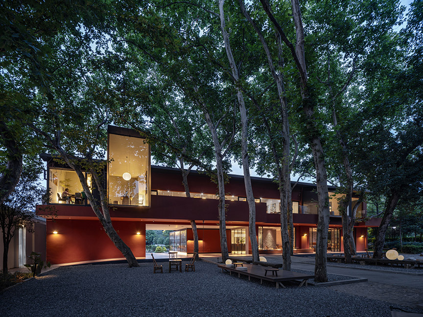 3.建筑与梧桐院子交织的关系 Interwoven relationship between architecture and trees ?摄影:吴清山.jpg