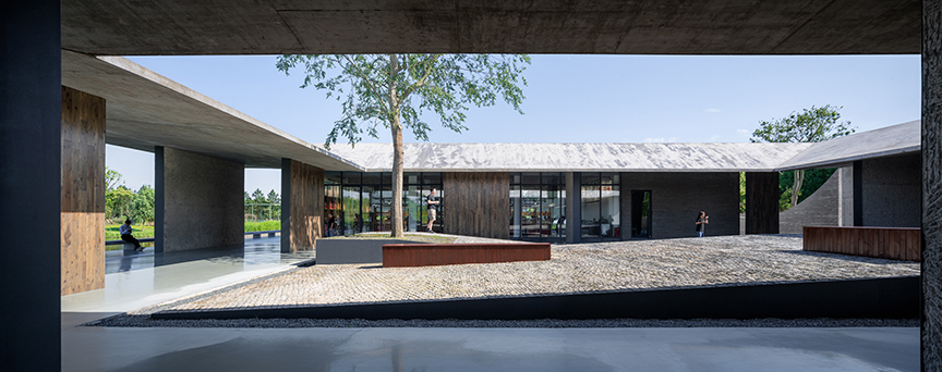 15.湖-廊-院-廊 Lake – Corridor – Courtyard – Corridor ?摄影:吴清山.jpg